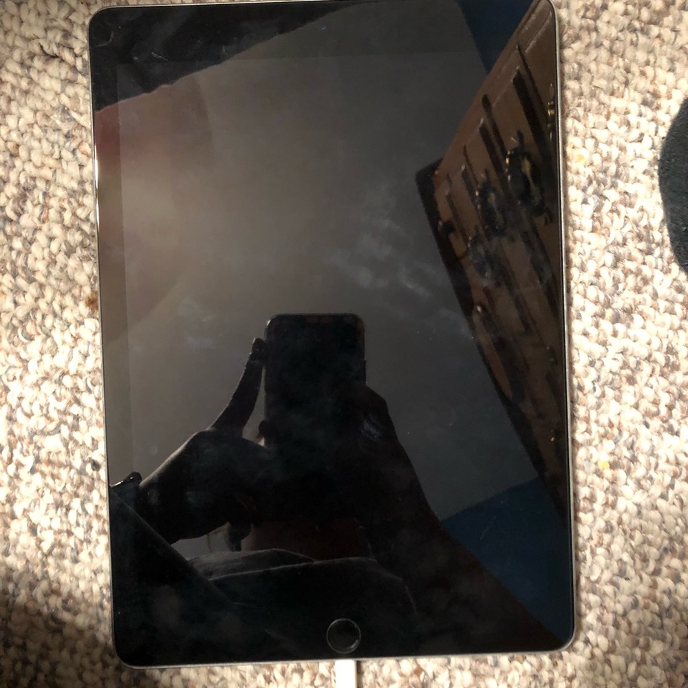 iPad Pro - Picture 3 of 8
